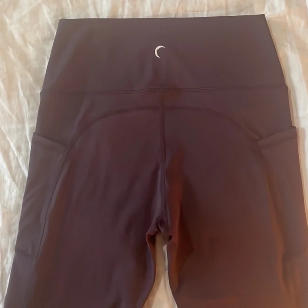 Zyia Wine Brilliant Pocket Hi-Rise Capri Leggings 20” sz 8-10 - Picture 5 of 6